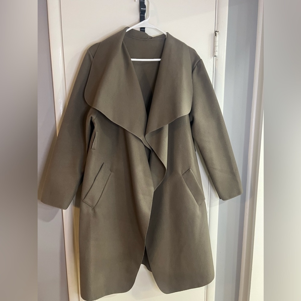 PRETTY LITTLE THING gray trench coat
